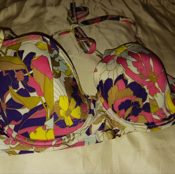 Victoria s Secret Swim Likenew Vintage Victorias Secret Bikini Top 